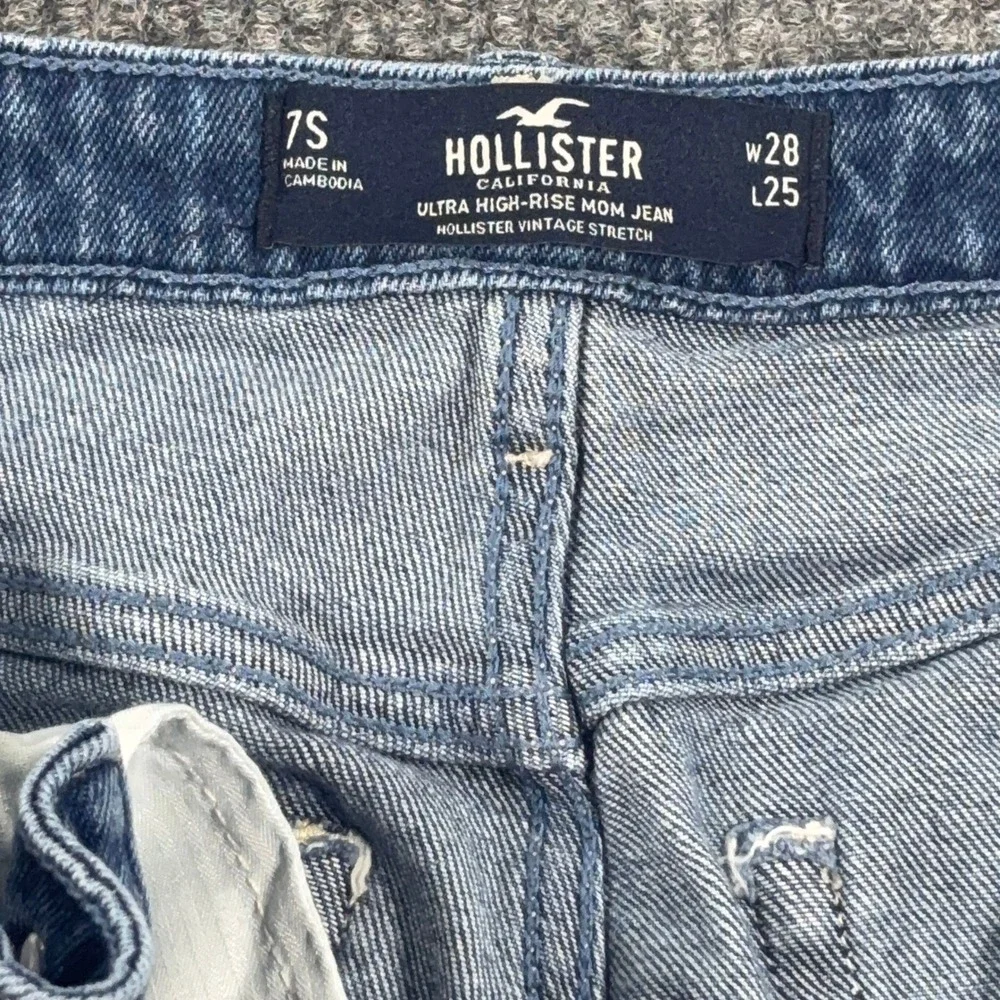 Hollister Ultra High Rise Mom Jeans Women 7S Blue Distressed Raw Hem Vintage